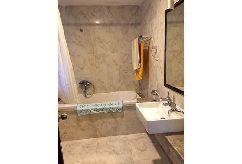 Nice serviced apartment for lease on Nguyen Van Troi street Phu Nhuan