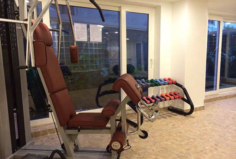 Luxury serviced apartment in Phu Nhuan district next to the airport for lease
