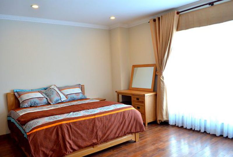 Luxury serviced apartment in Phu Nhuan district next to the airport for lease