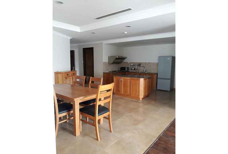 Oak-wood style service apartment in Phu Nhuan district for lease