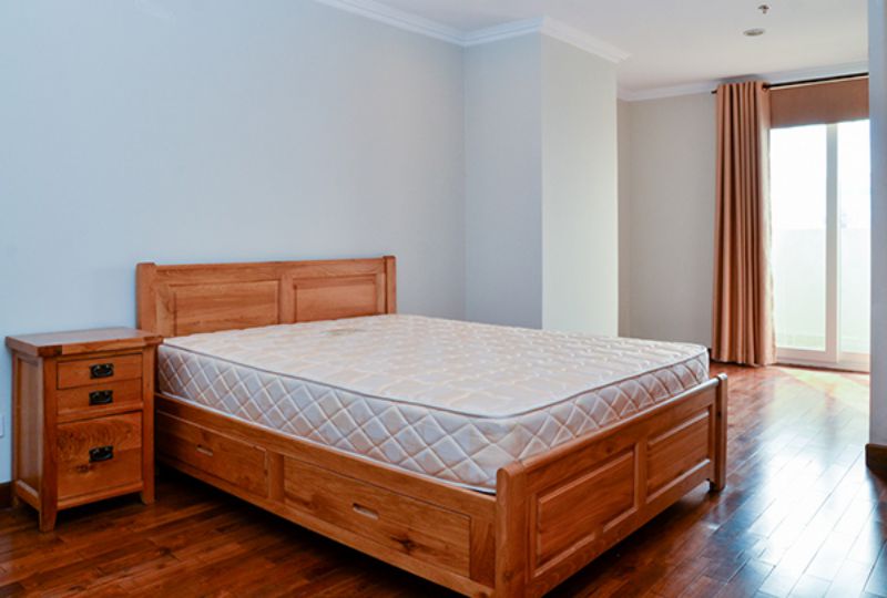 Three bedroom serviced apartment in Phu Nhuan Urban district for rent 