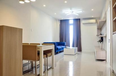 Luxury three bedroom serviced apartment in Phu Nhuan district for lease