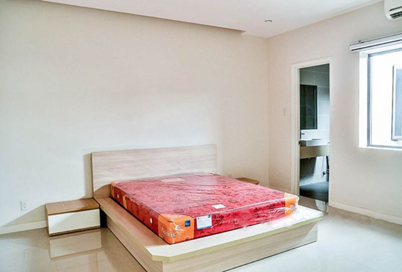 Luxury three bedroom serviced apartment in Phu Nhuan district for lease