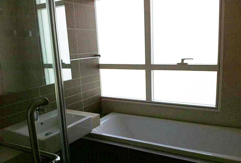 Leasing an apartment in Sunrise City , District 7, Ho Chi Minh city .