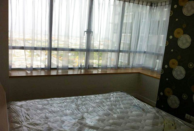 Leasing an apartment in Sunrise City , District 7, Ho Chi Minh city .