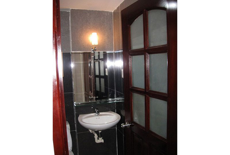 Studio serviced apartment for lease on Nguyen Thi Minh Khai street District 1.