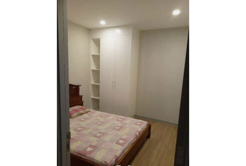 Cheap apartment for rent on The Gold View - Ben Van Don street district 4