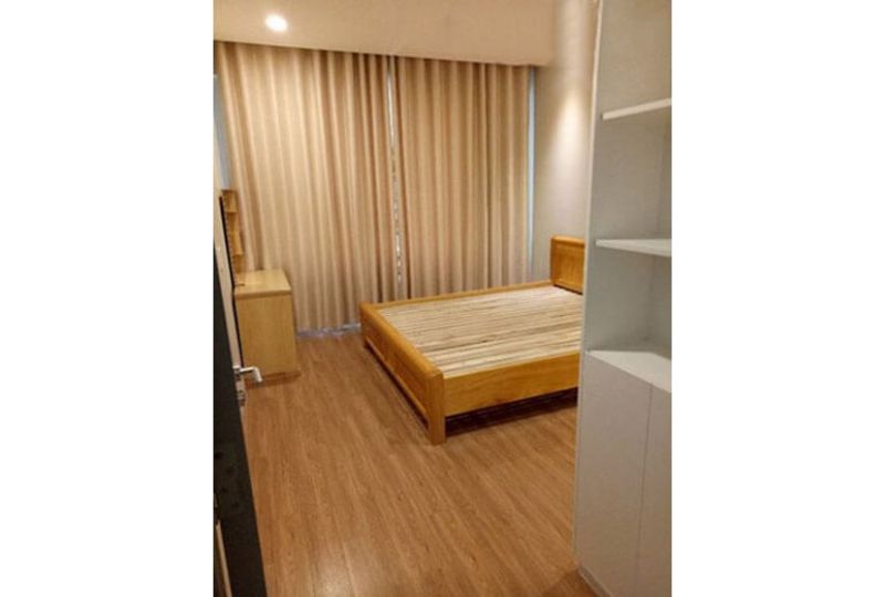 Cheap apartment for rent on The Gold View - Ben Van Don street district 4